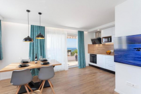 NEW * Modern Stylish Sea & Mountain View Apartment
